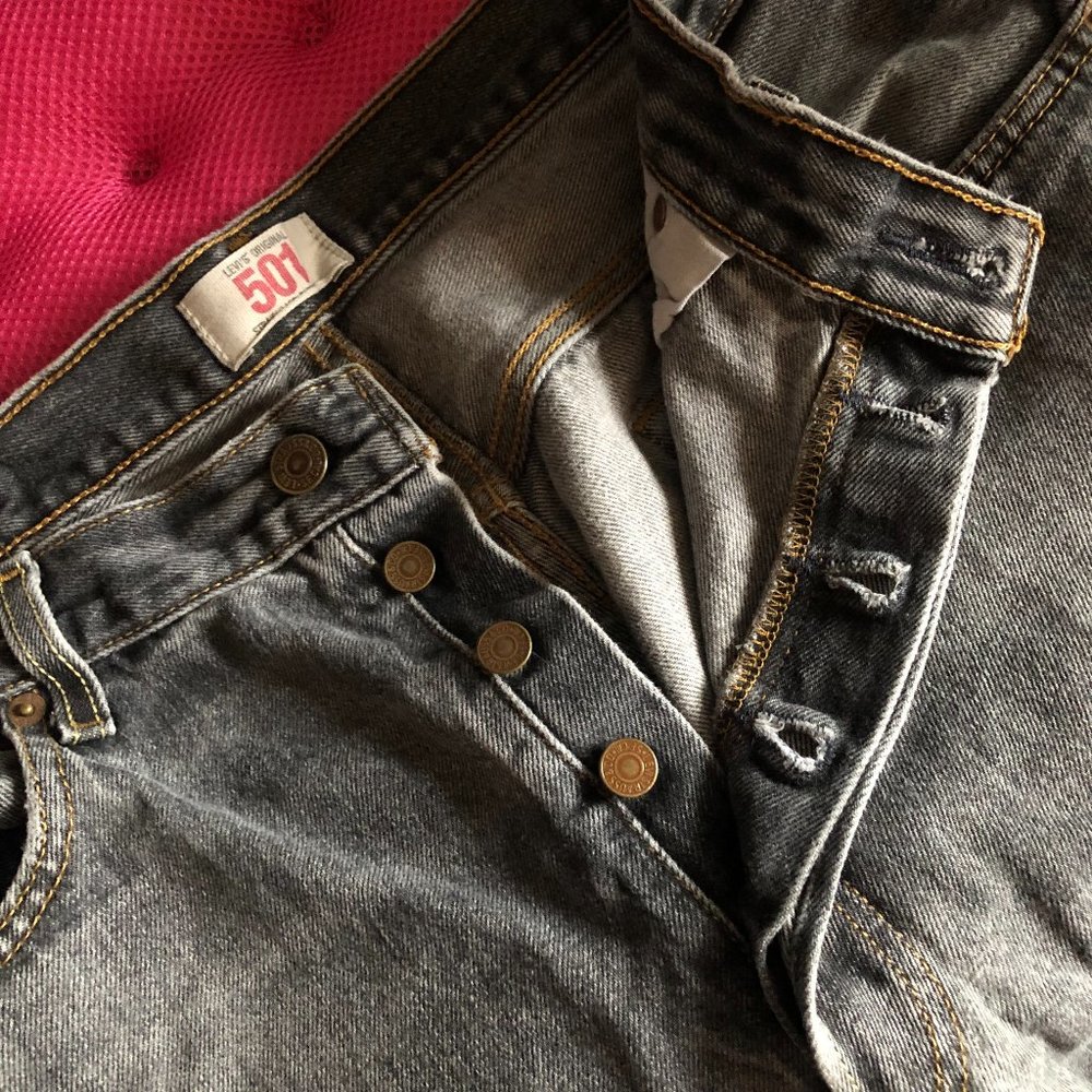 4/$30 🌈 Levi 501 jeans!